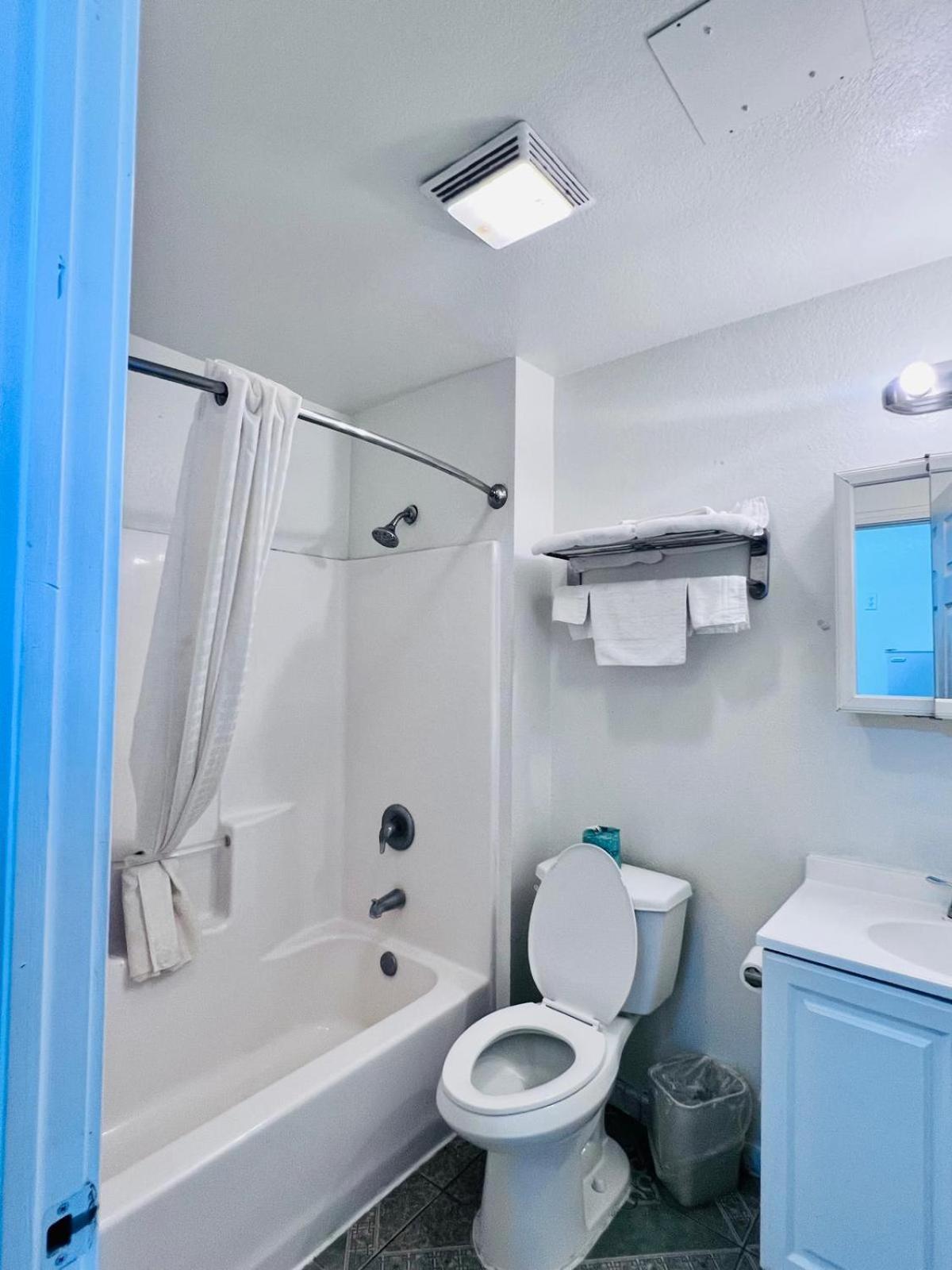 Oyo Garden Inn And Suites Pearsall I-35 East Esterno foto