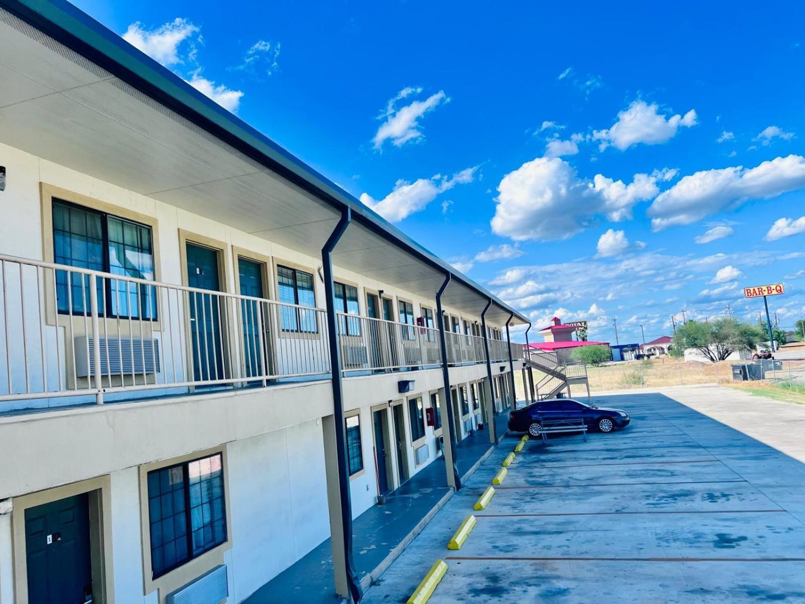 Oyo Garden Inn And Suites Pearsall I-35 East Esterno foto